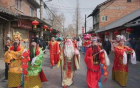 鑼鼓喧天東關(guān)里，喜氣洋洋中國年！縮略圖