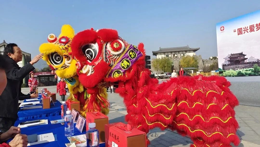 飲水思源話漢江旅游文化藝術(shù)博覽會(huì)第三站在襄陽成功舉辦