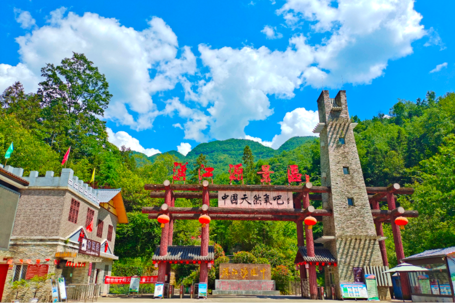 飲水思源話漢江旅游文化藝術(shù)博覽會(huì)第三站在襄陽成功舉辦